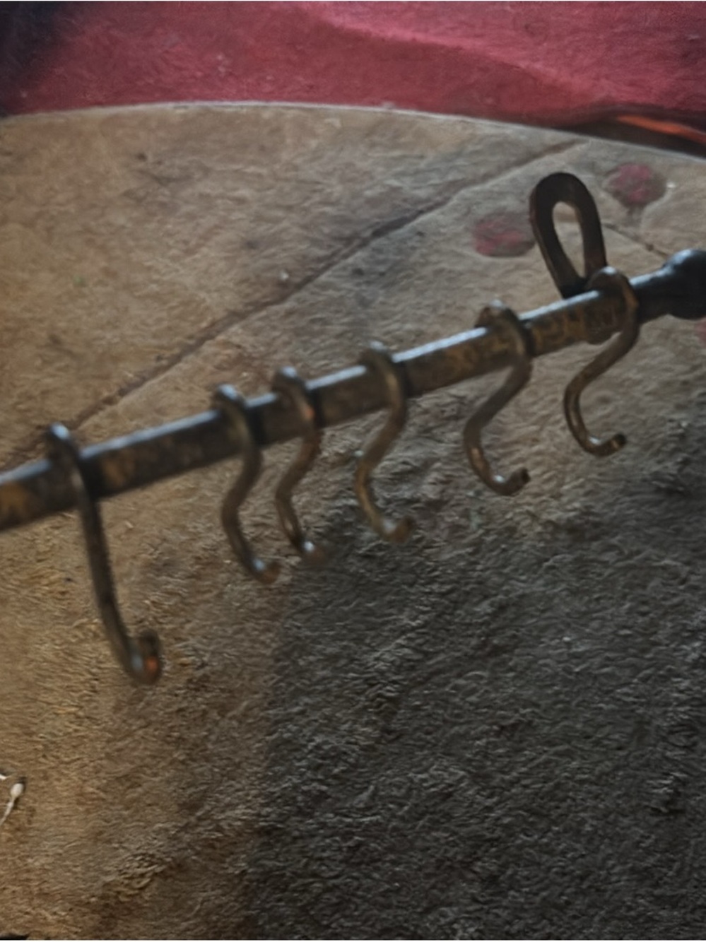 Vintage-Style Metal Wall Hook Rail in Aged Brass